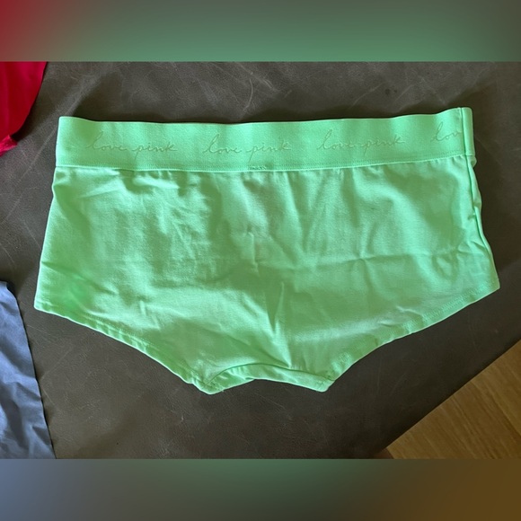 🎈Lot of Victoria Secrets Panties, SZ MEDIUM
5 Brand New, Never worn, 2010s - Picture 10 of 16